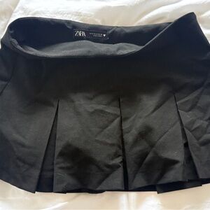 Zara Black Pleated Mini Skirt